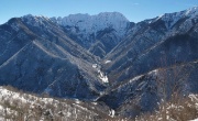 53 Di fianco a me la valle col Laghetto di Cassiglio e il Venturosa...